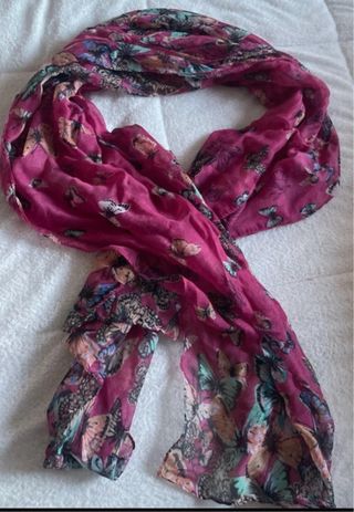 Foulard rosa con farfalle multicolor
