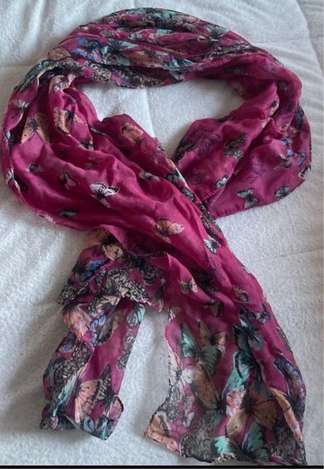 Foulard rosa con farfalle multicolor