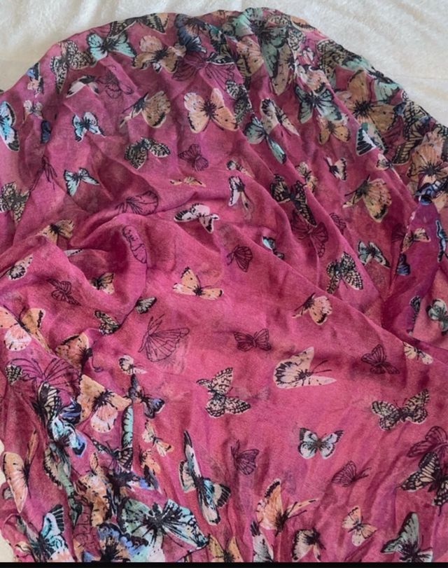 Foulard rosa con farfalle multicolor