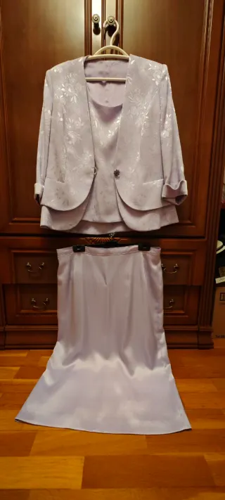 Traje satén malva ceremonia señora