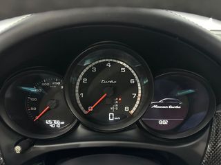 Porsche Macan Turbo con paquete Performance