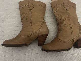 Botas de mujer estilo cowboy beige