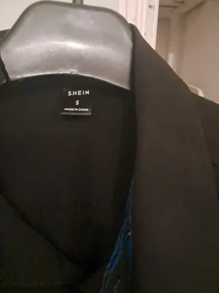 Camisa SHEIN negra con detalles azules Talla M