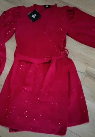 Abito bordeaux con paillettes