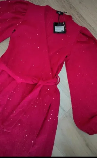 Abito bordeaux con paillettes