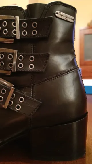Botines Pepe Jeans negros con hebillas