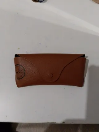 Estuche Ray-Ban Cuero Marrón con pañuelo