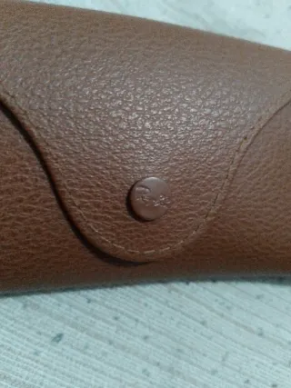 Estuche Ray-Ban Cuero Marrón con pañuelo
