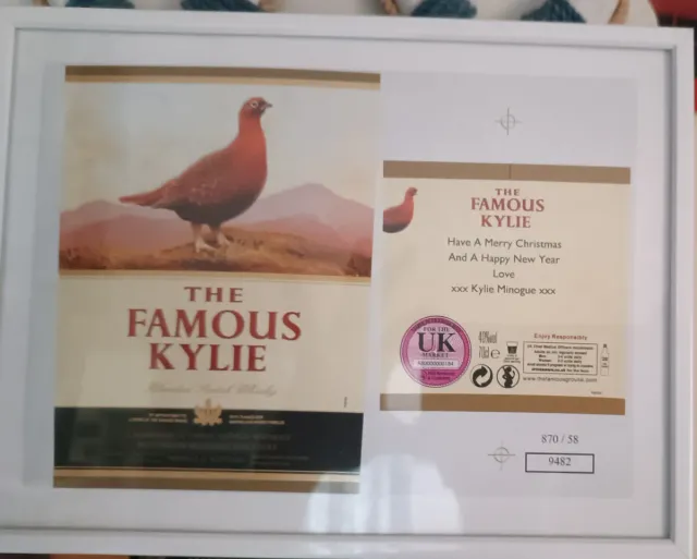 Kylie Minogue etiqueta numerada The Famous Grouse