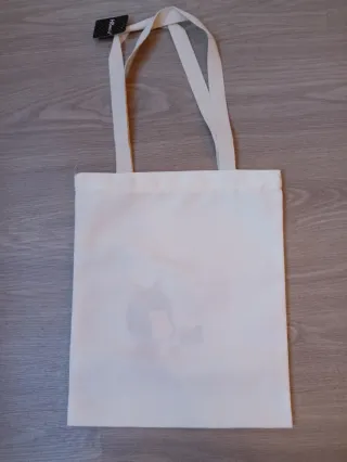 Bolso de tela blanco con dibujo pintado a mano