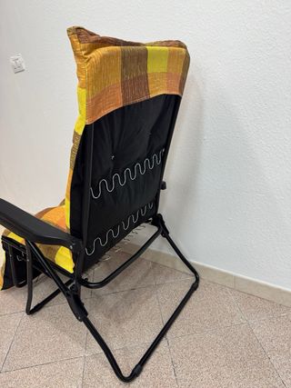 Poltrona reclinabile con cuscino a quadri