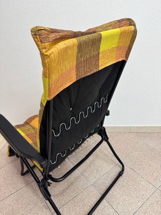 Poltrona reclinabile con cuscino a quadri