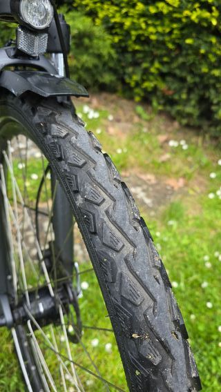 Bicicleta Cube Nature Trekking Negra