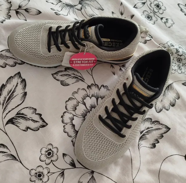 Zapatillas Skechers Beige y Doradas Nuevas