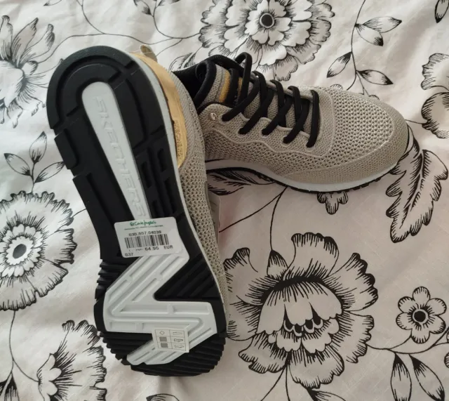 Zapatillas Skechers Beige y Doradas Nuevas