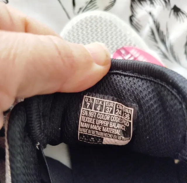 Zapatillas Skechers Beige y Doradas Nuevas