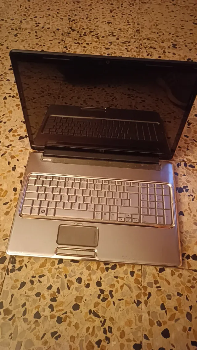 HP Pavilion dv7 Portátil Plata y Negro