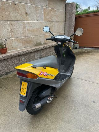 Suzuki AP50X 49cc Scooter Amarillo