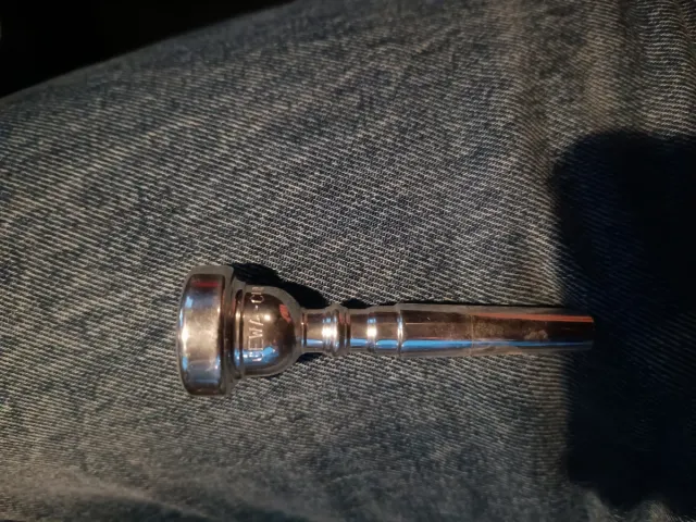 Boquilla para trompeta prácticamente nueva