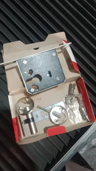 Herrero, arreglos de puertas ,cerrajero