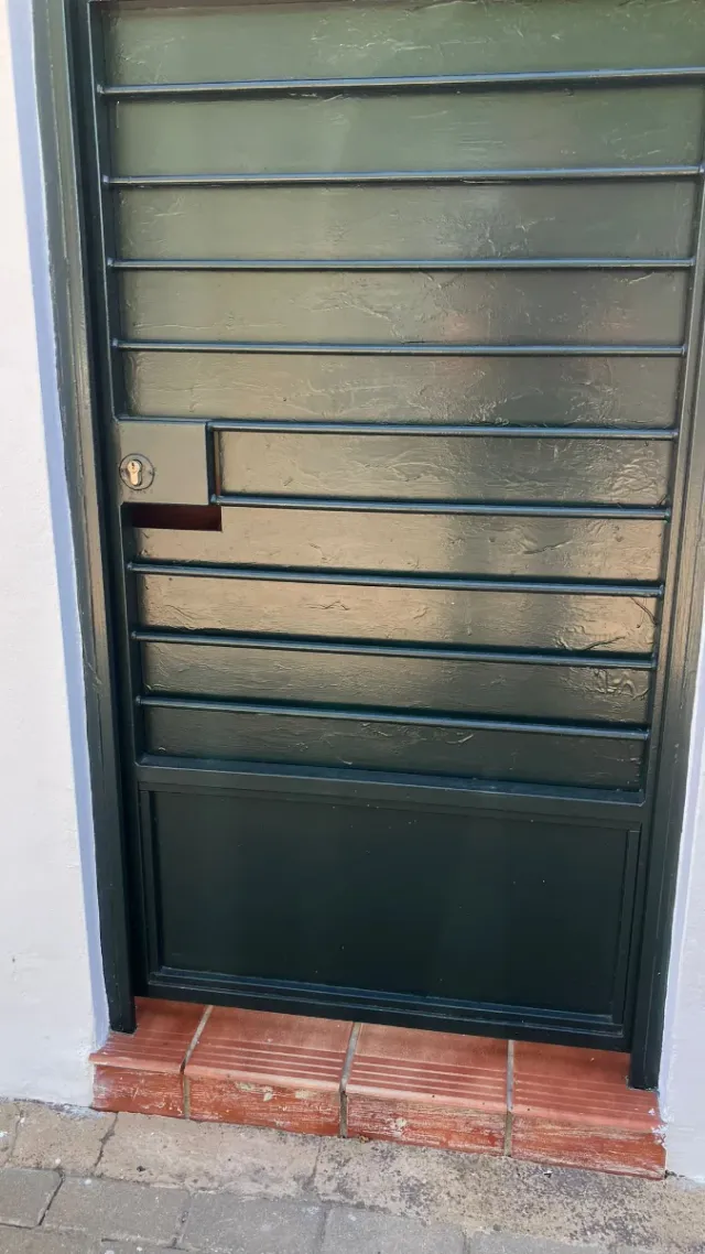 Herrero, arreglos de puertas ,cerrajero