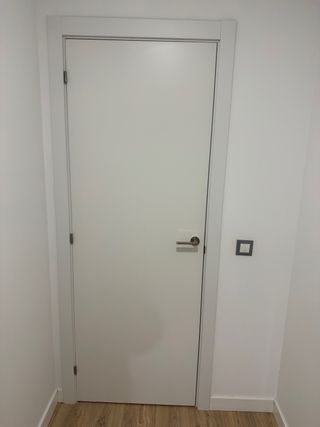 Puerta de paso blanca