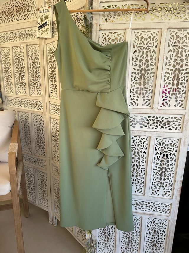 Vestido largo verde claro asimétrico