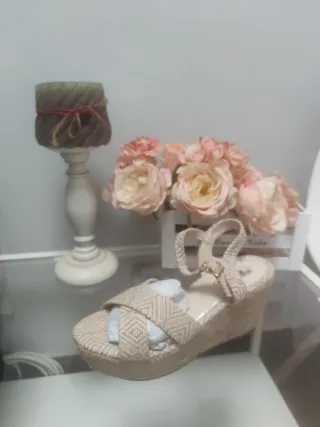Sandalias Beige Cuña