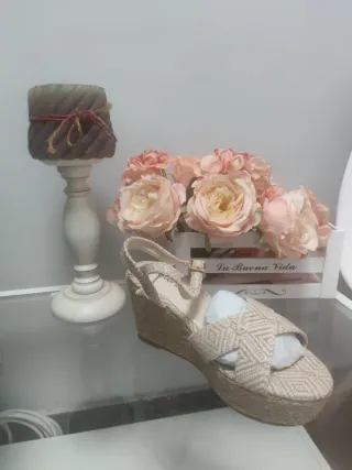Sandalias Beige Cuña