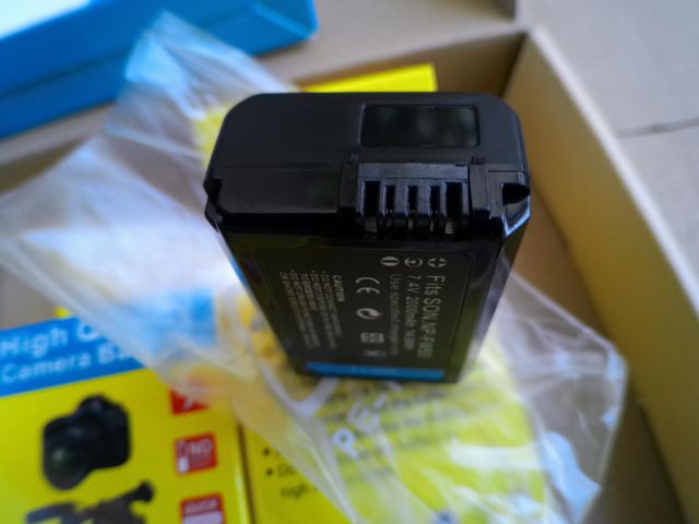 Caricabatterie doppio NP-FW50 + 2 batterie