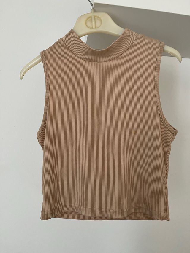 Top sin mangas Shein beige