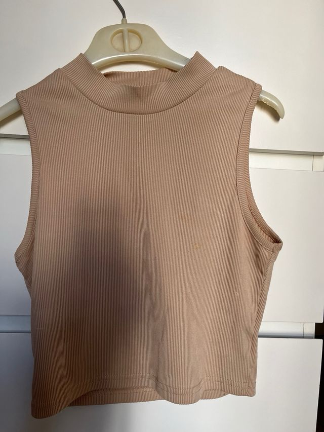Top sin mangas Shein beige