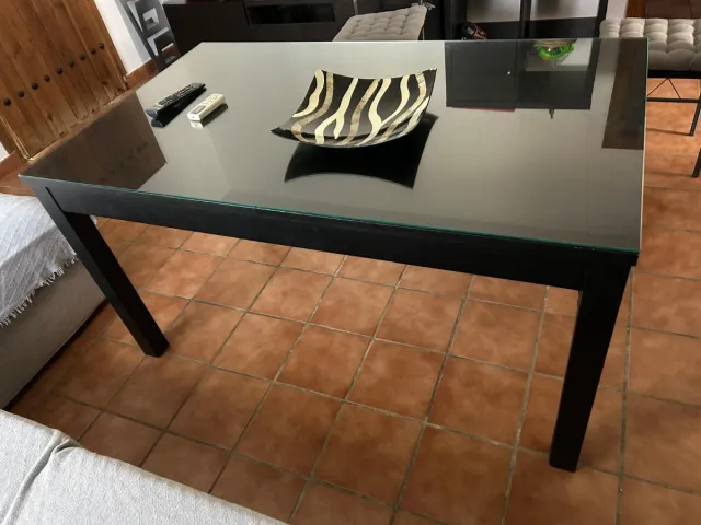 Mesa de sala extensível de madeira com vidro