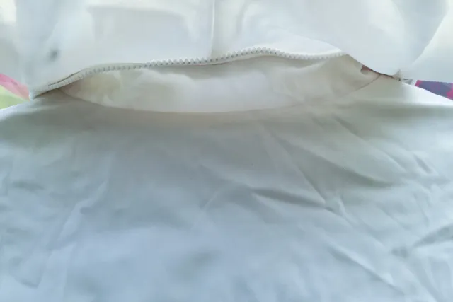 CAZADORA BLANCA Y FORRO POLAR AZUL CON CAPUCHA