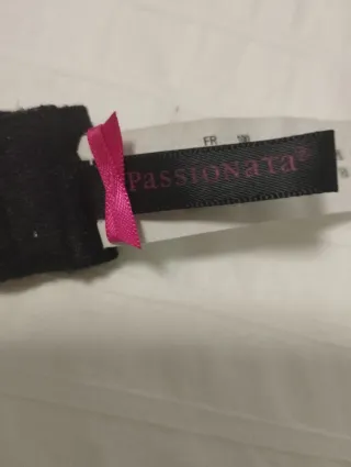 Sujetador de la firma Passionata Negro Encaje Rosa