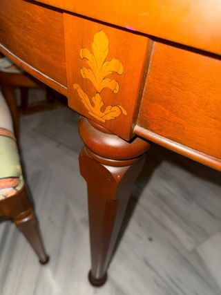 Mesa comedor extensible madera cerezo. marca