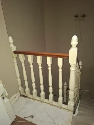 Barandilla de madera para escalera