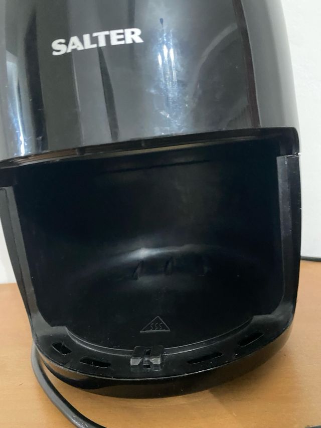 Freidora de aire Salter negra