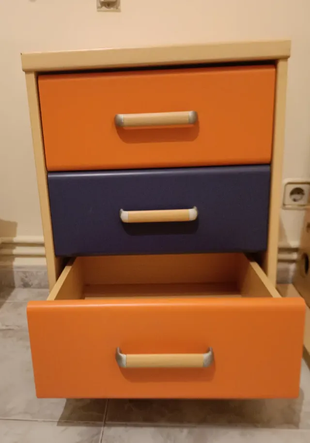 Mesilla de noche 3 cajones