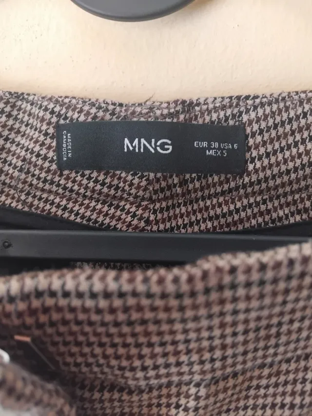 Pantalón Mango cuadros beige y gris