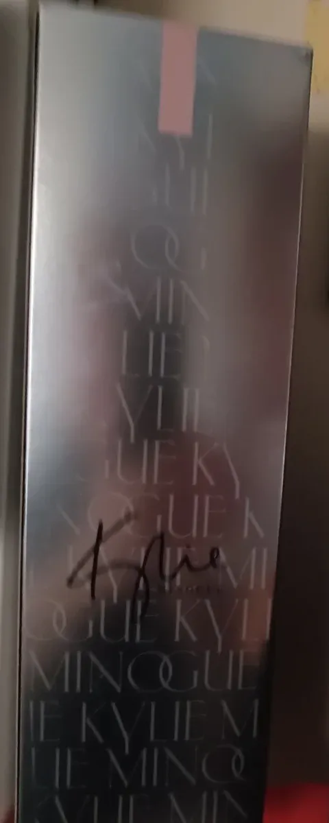 Kylie Minogue caja de vino no incluye botella