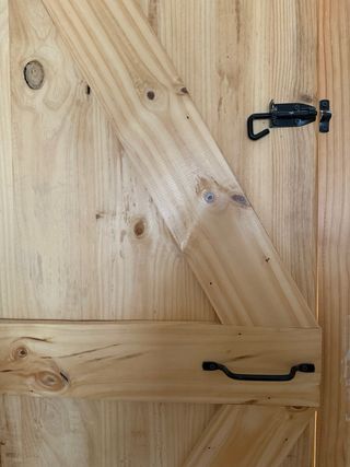 Puerta de madera estilo rústico