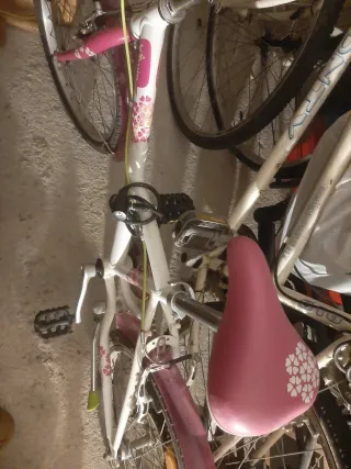 Bicicleta infantil rosa +casco+ timbre