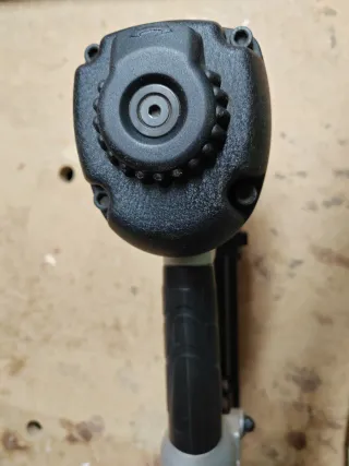 Clavadora neumática corrugada CORGRAP CF15-S