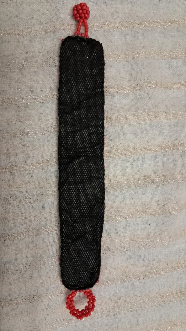 Pulsera artesanal de cuentas multicolor