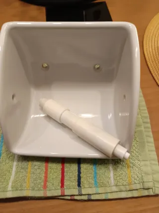 Perchero cerámica y portarrollos