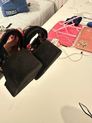 Sandalias plataforma H&M negras con rosa