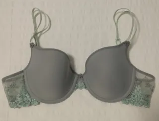 Sujetador Passionata gris y verde con encaje.