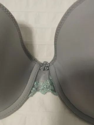 Sujetador Passionata gris y verde con encaje.