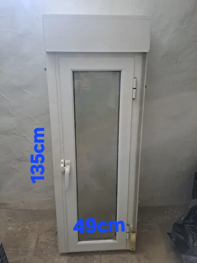 Ventana con persiana 135x49cm